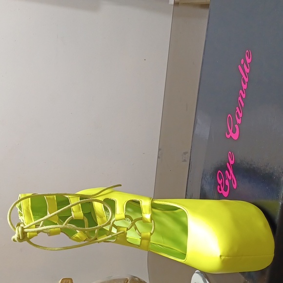 Eye Candie Juliana -93 High Heel Shoe. Color: Yellow and Size: 9. - Picture 3 of 6